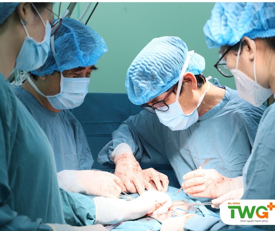 Ca phẫu thuật “Thoát vị bẹn Phải nghẹt” ở người lớn tại Bệnh viện TWG Long An